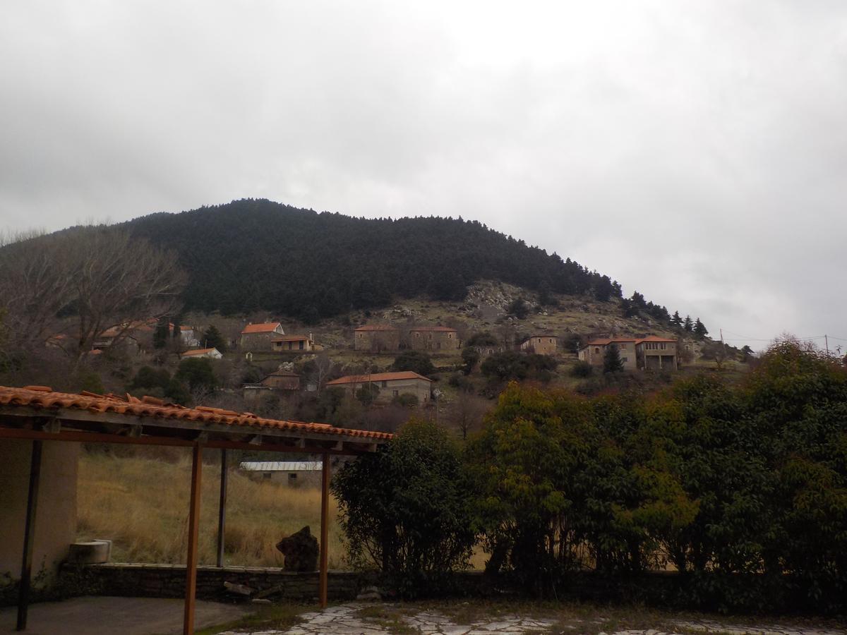 Enoikiazomena Petropoulos Apart otel Ano Lousoi Dış mekan fotoğraf