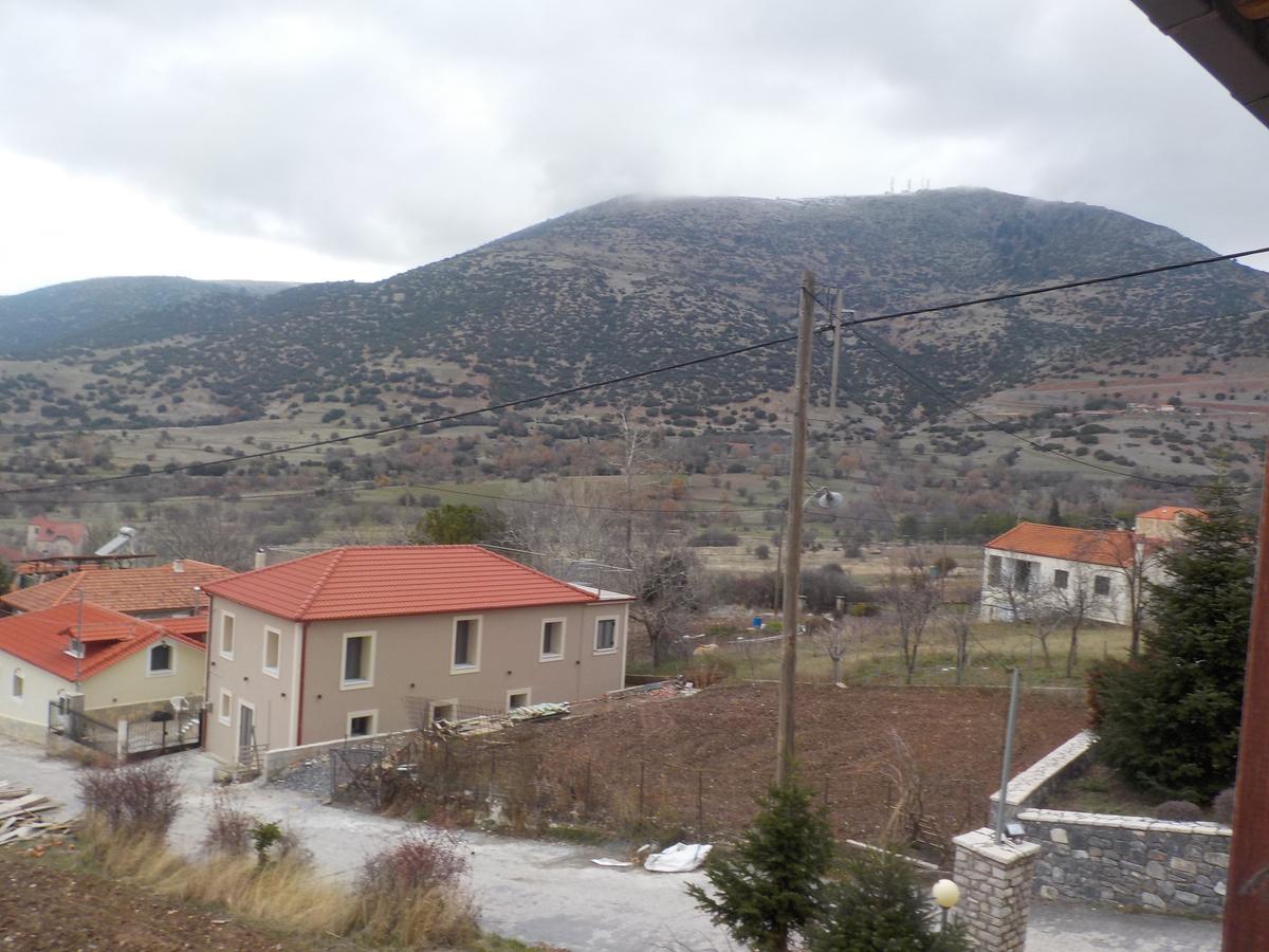 Enoikiazomena Petropoulos Apart otel Ano Lousoi Dış mekan fotoğraf