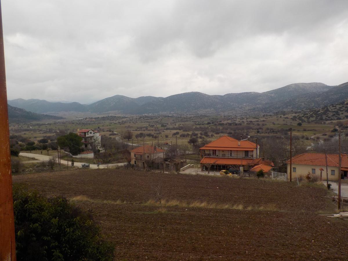 Enoikiazomena Petropoulos Apart otel Ano Lousoi Dış mekan fotoğraf