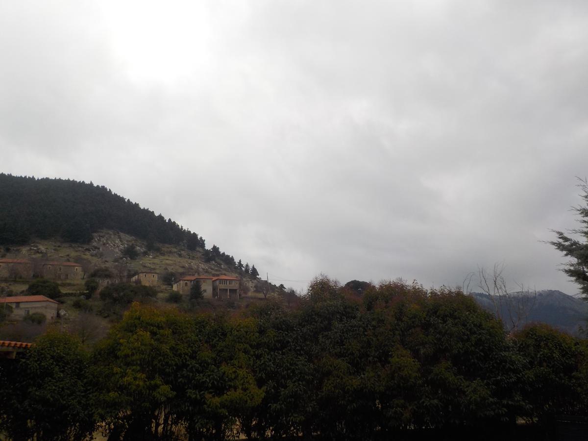 Enoikiazomena Petropoulos Apart otel Ano Lousoi Dış mekan fotoğraf