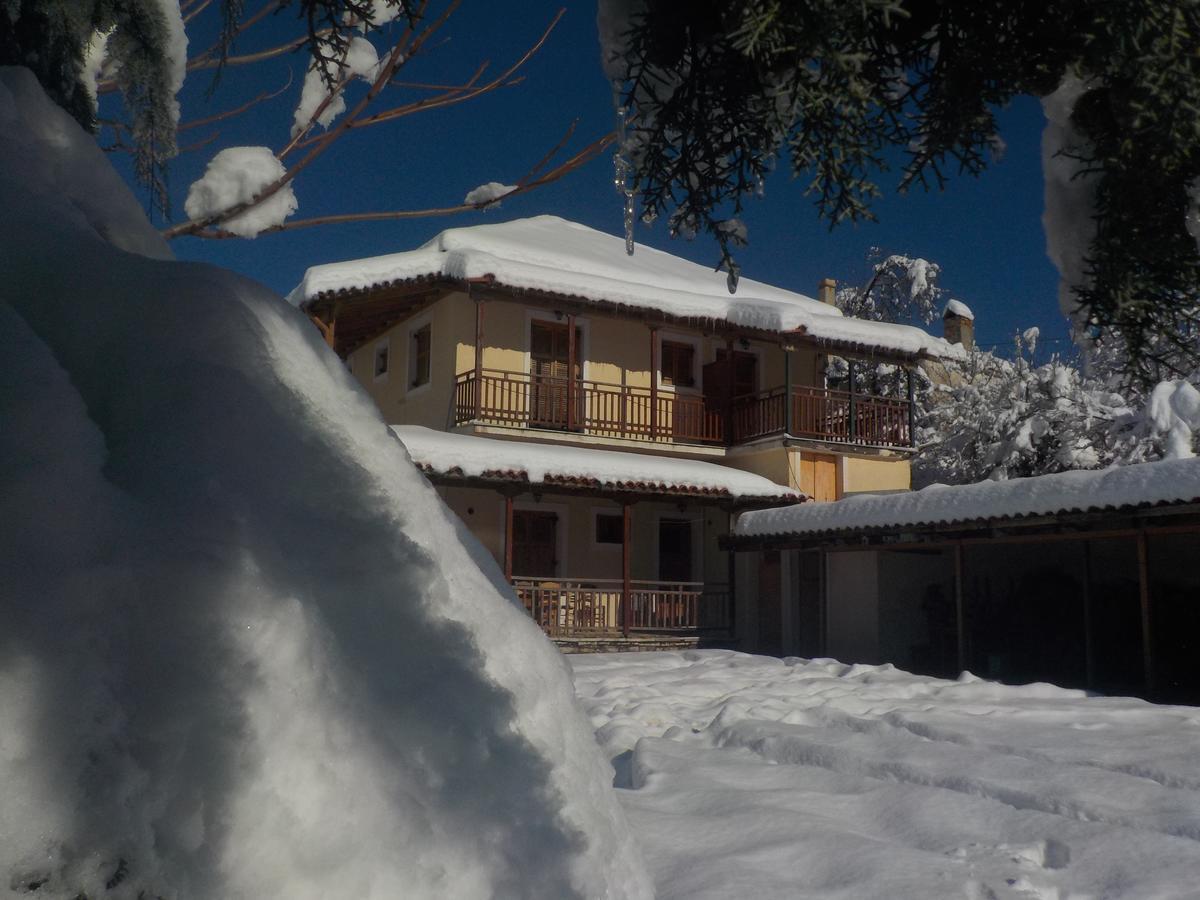 Enoikiazomena Petropoulos Apart otel Ano Lousoi Dış mekan fotoğraf