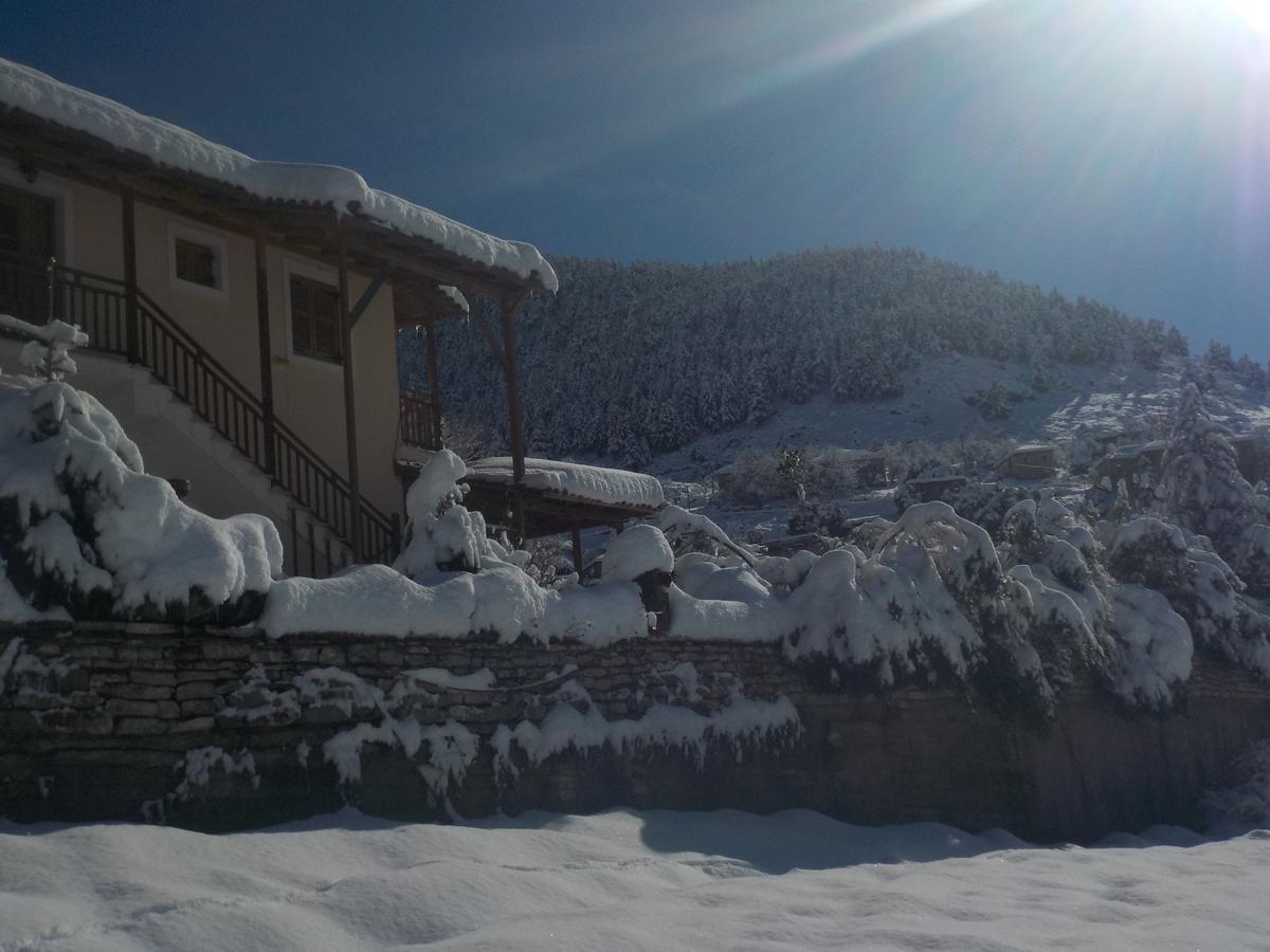 Enoikiazomena Petropoulos Apart otel Ano Lousoi Dış mekan fotoğraf