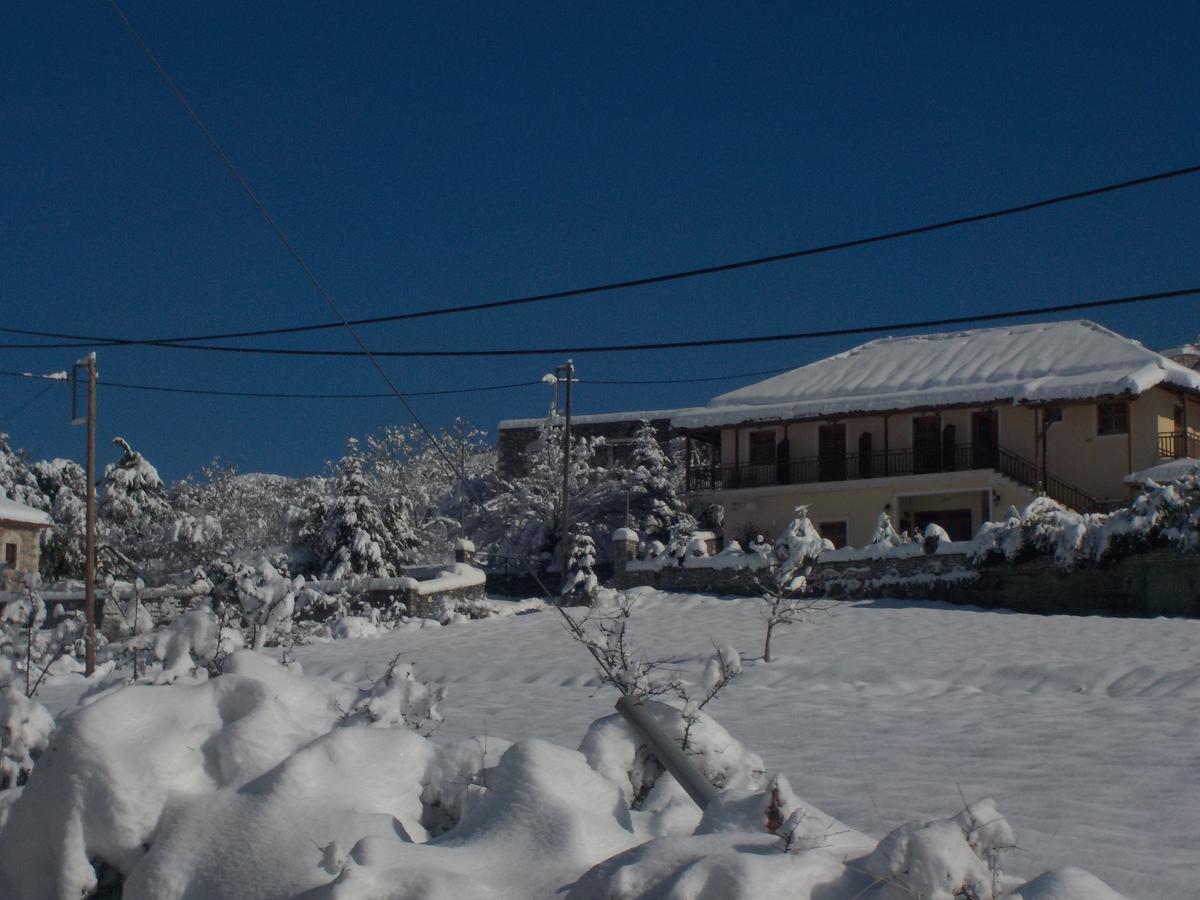 Enoikiazomena Petropoulos Apart otel Ano Lousoi Dış mekan fotoğraf