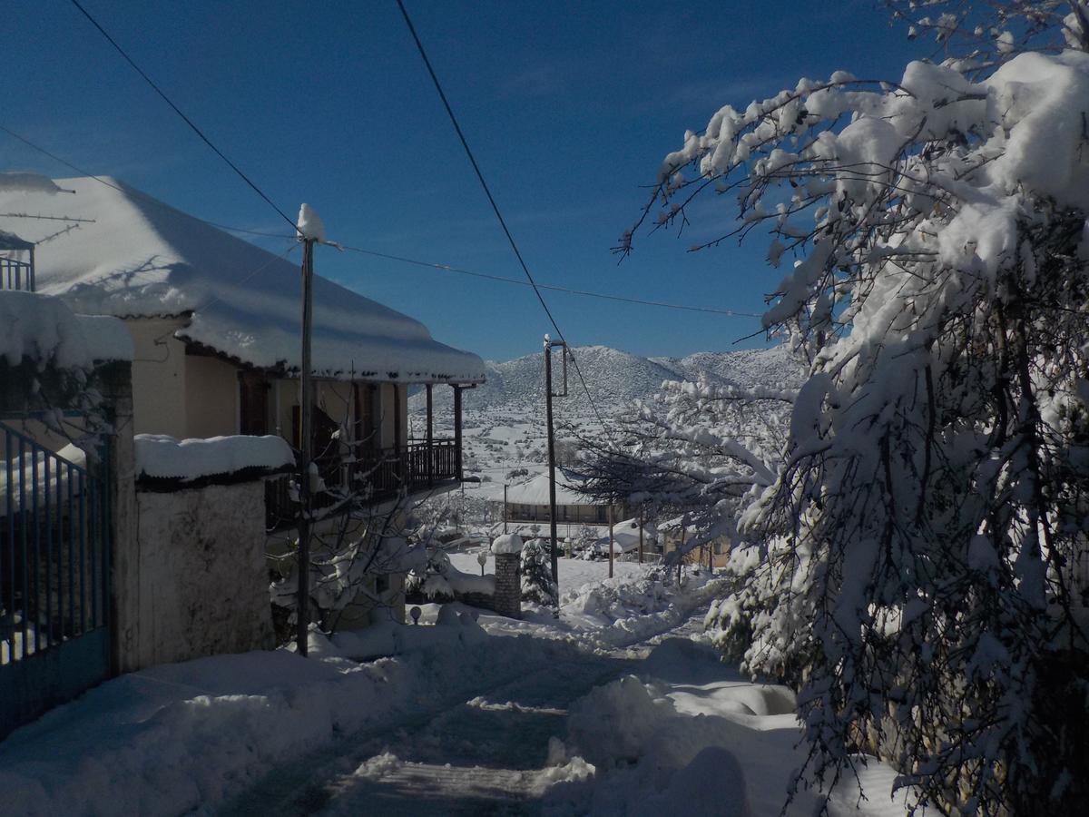 Enoikiazomena Petropoulos Apart otel Ano Lousoi Dış mekan fotoğraf