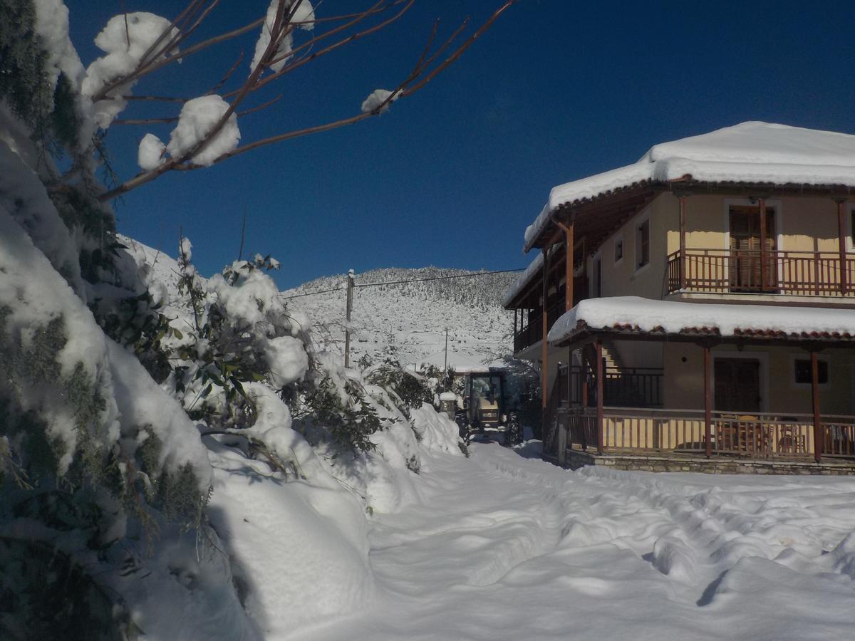 Enoikiazomena Petropoulos Apart otel Ano Lousoi Dış mekan fotoğraf