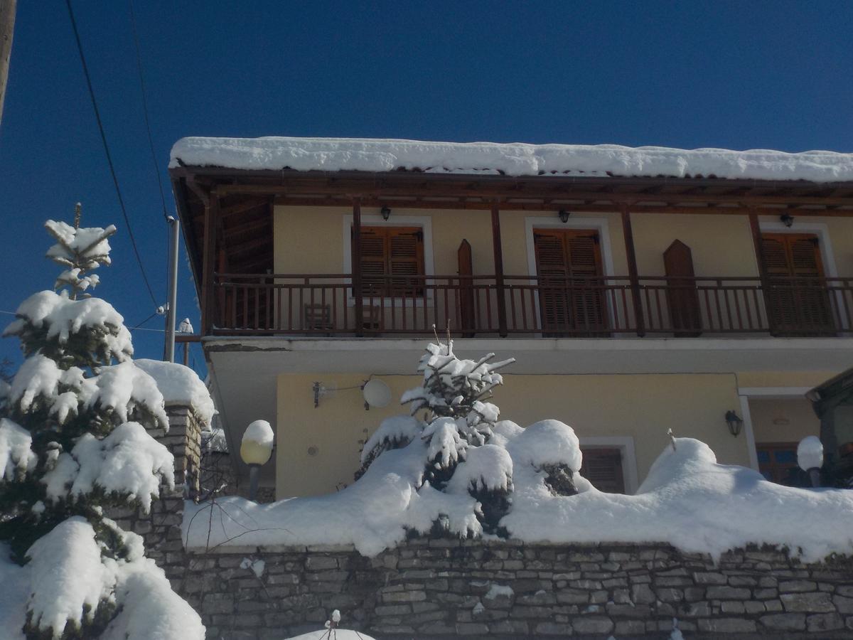 Enoikiazomena Petropoulos Apart otel Ano Lousoi Dış mekan fotoğraf